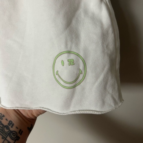 H&M White SMILEY Sweat Shorts - Picture 2 of 4
